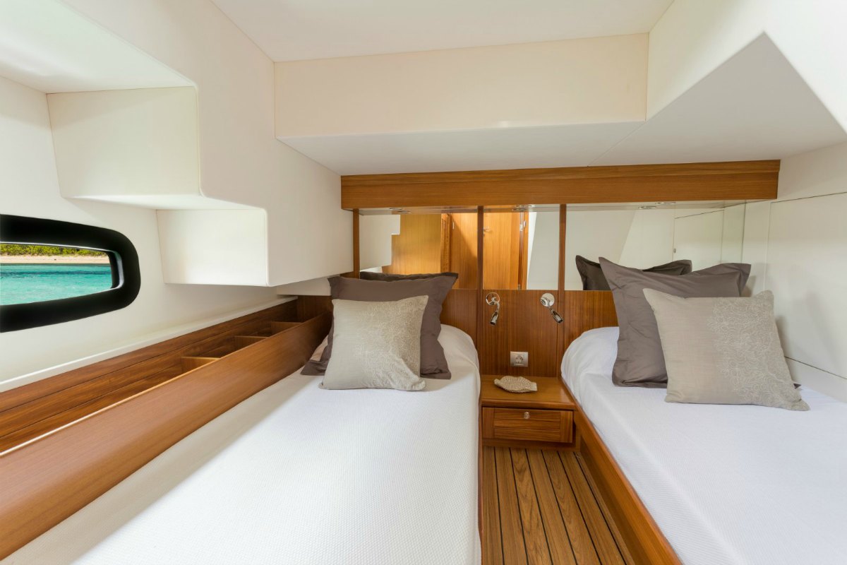 Minorca Islander 42 flybridge yacht for sale - guest cabin
